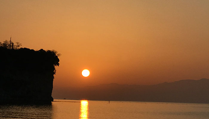日本海の荒波にはぐくまれた日本海の荒波に育まれた豊富な海の幸を磯の香りにのせて